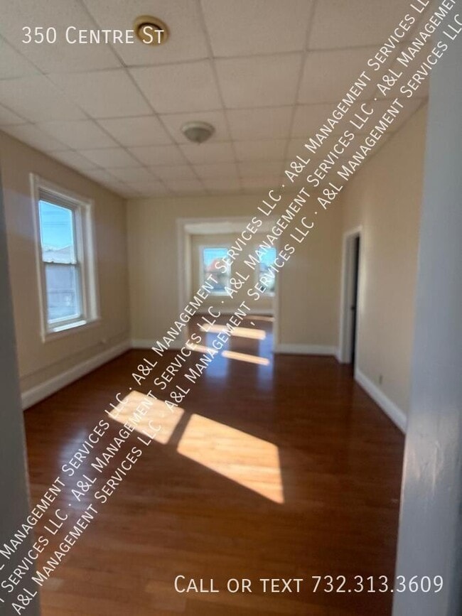 Photo - 350 Centre St