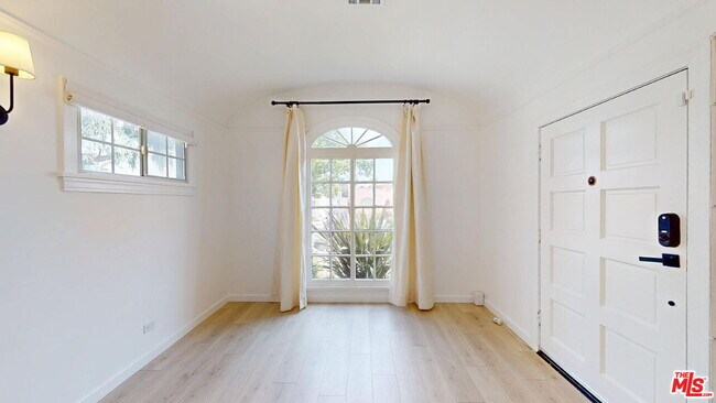 Photo - 2032 W 80th St Casa