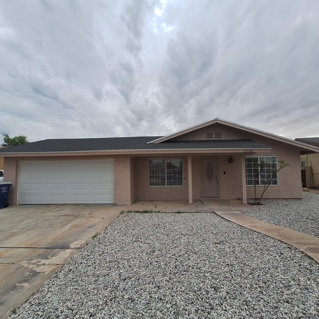 Building Photo - 2755 S 17th Ave Rental