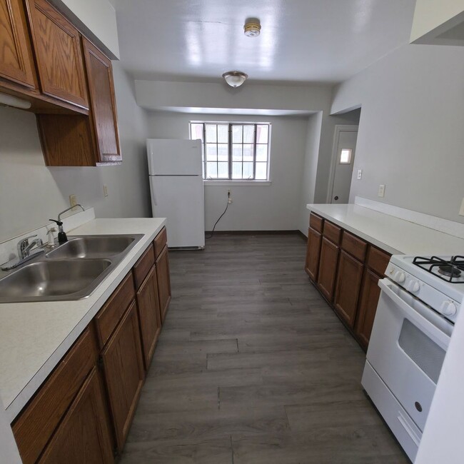 Photo - Single Family Home 2 beds 1 bath Available Now!