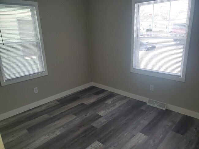 Photo - 439 S Illinois St