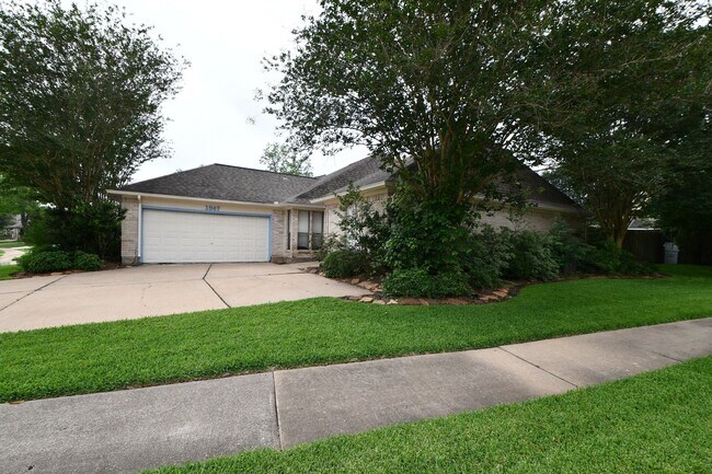 Photo - 1947 Mayweather Ln