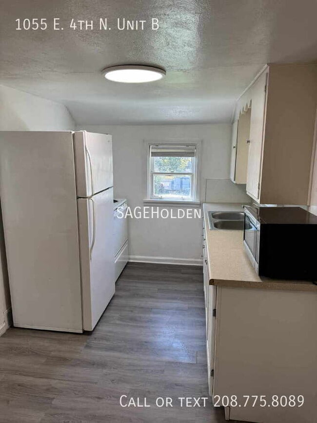 Building Photo - 1055 E 4th N Unit B Rental