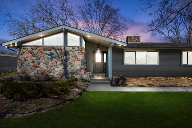 Building Photo - MCM Ranch : Modern 5BR Near Henry Ford & McLaren