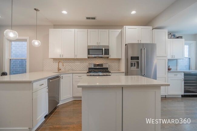 Photo - 2344 N Oakley Ave Unit 2