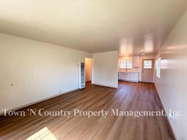 Photo - 818-820 University Ave. Unit 818