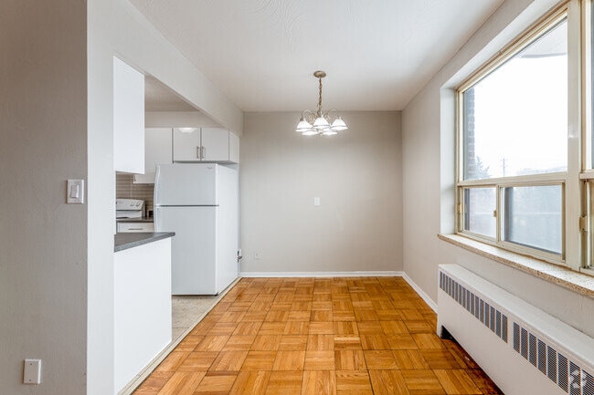 1BR, 1BA - 717 SF - Dining Room