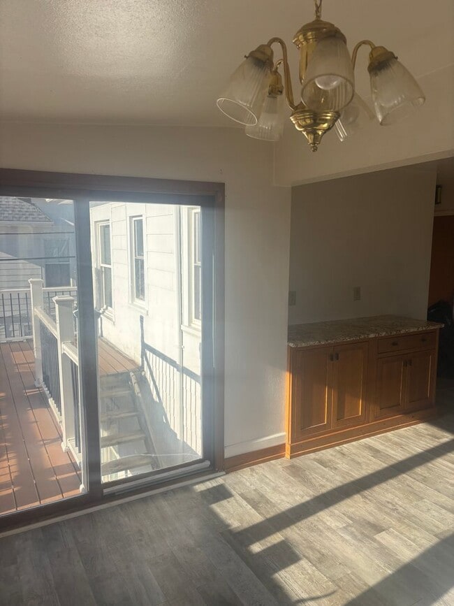 Building Photo - 317 8th St SE Unit 3