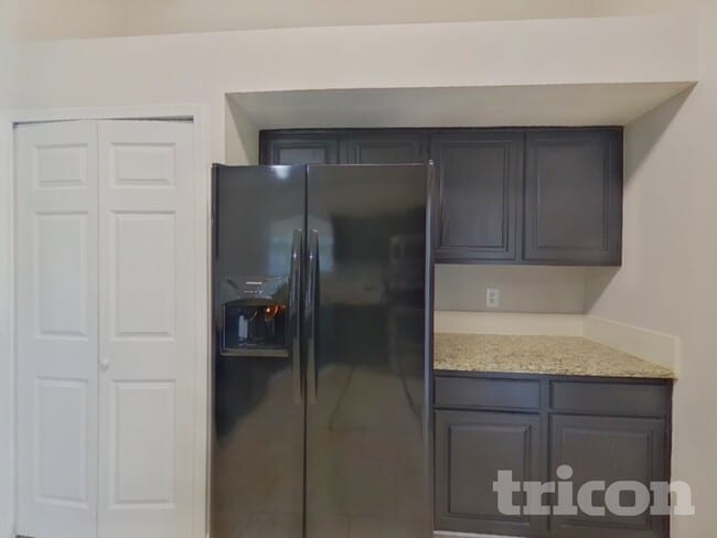 Photo - 8115 Mactavish Way E