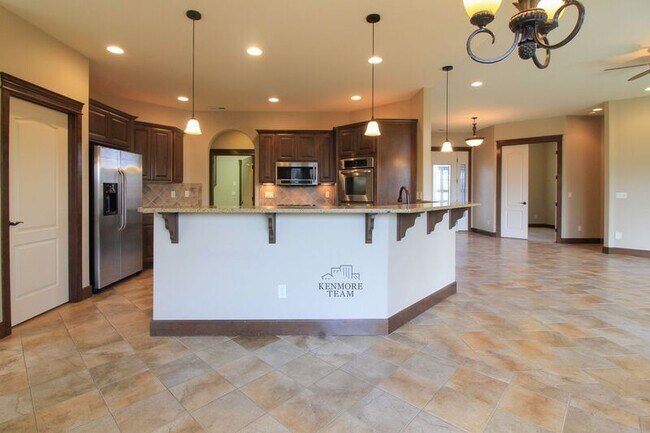 Photo - 3047 Bluffs Dr