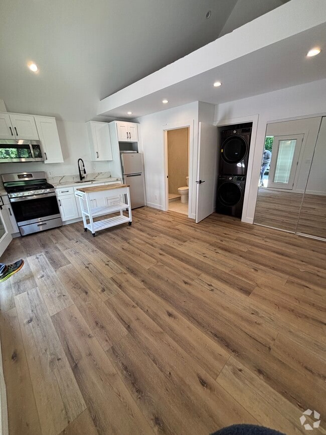 Building Photo - 6676 Colgate Ave Unit 6676.5 Colgate Rental