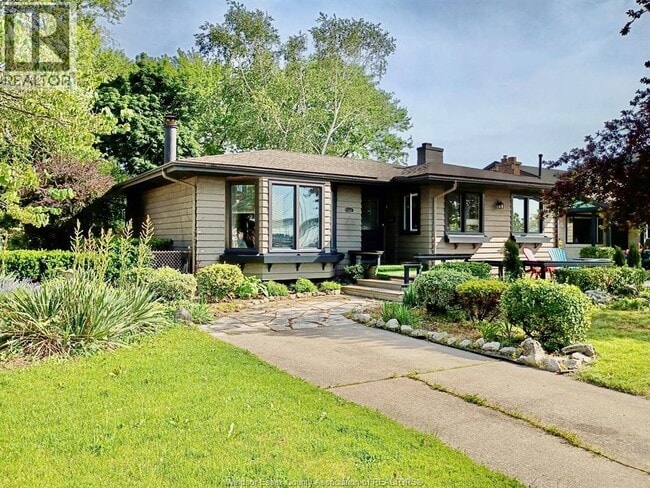 Photo - 2437 Riverside Dr W