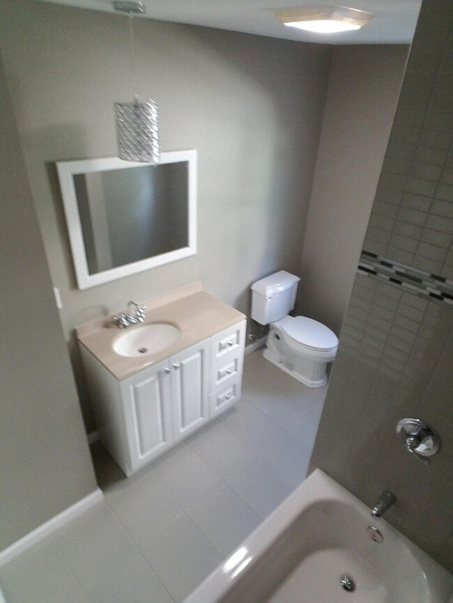 Photo - 466 Burritt Ave Unit 466