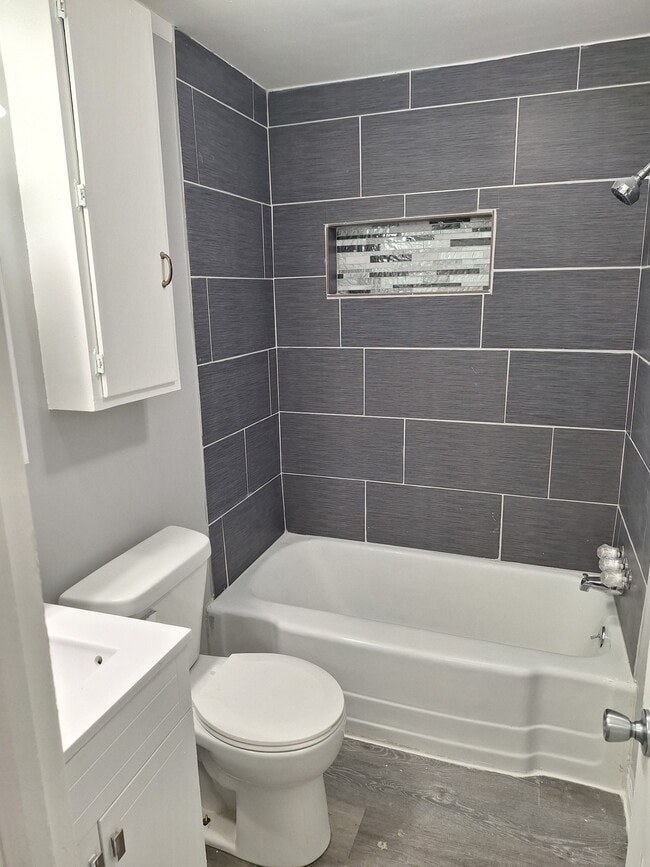 Photo - 202 W Chestnut St