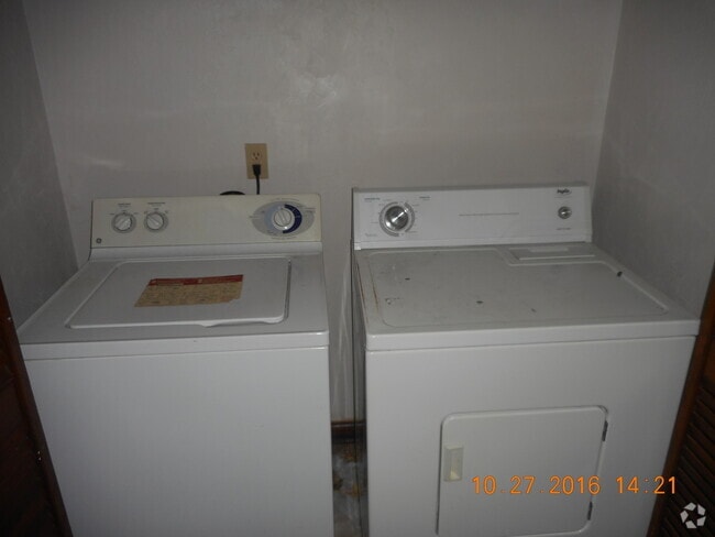 Building Photo - 1872 Darryl Dr Unit 1872-B Darryl Drive Rental