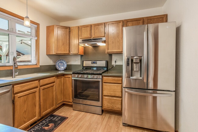 Nueva gama y microondas no mostrados en la imagen - 1766 Wimbley Ct