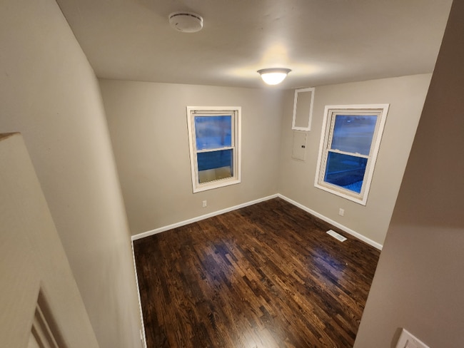 Photo - 2083 E Schumacher St