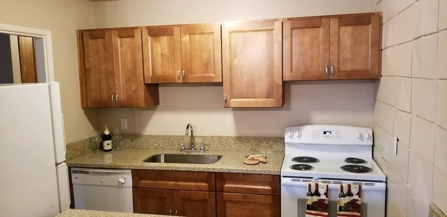 Photo - Camille Court Apartments