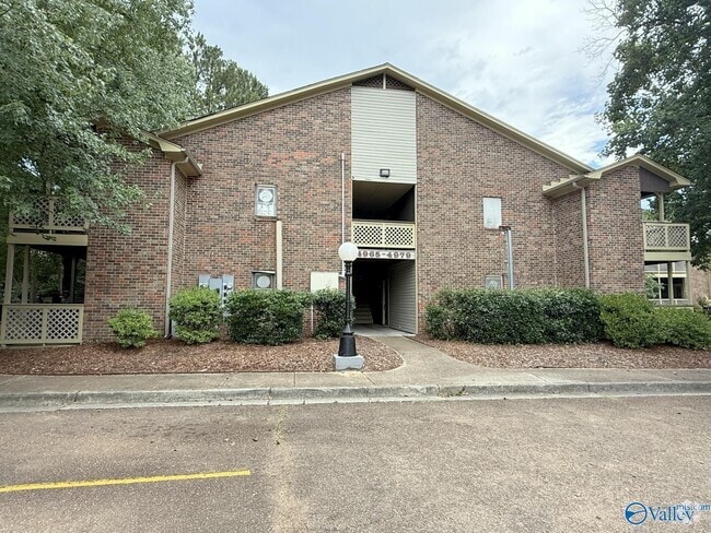 Building Photo - 4975 7 Pine Cir Unit 4975 Rental