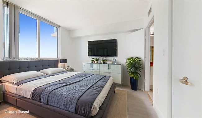 Photo - 1861 NW South River Dr