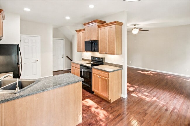 Photo - 404 Willott Square Dr