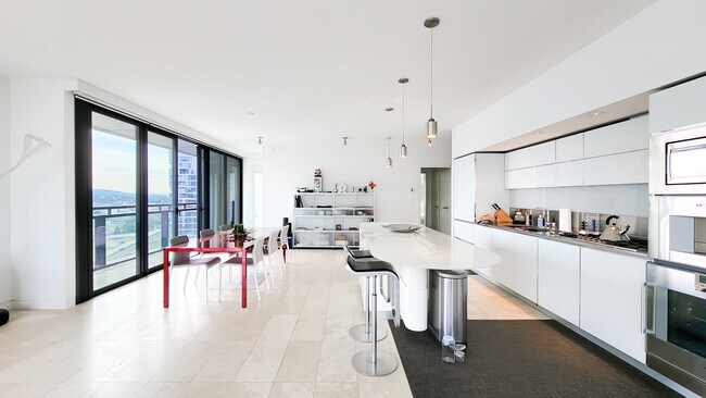 Photo - 838 Hastings St W