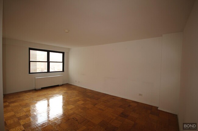 Building Photo - 145 E 16th St Unit 10F Rental