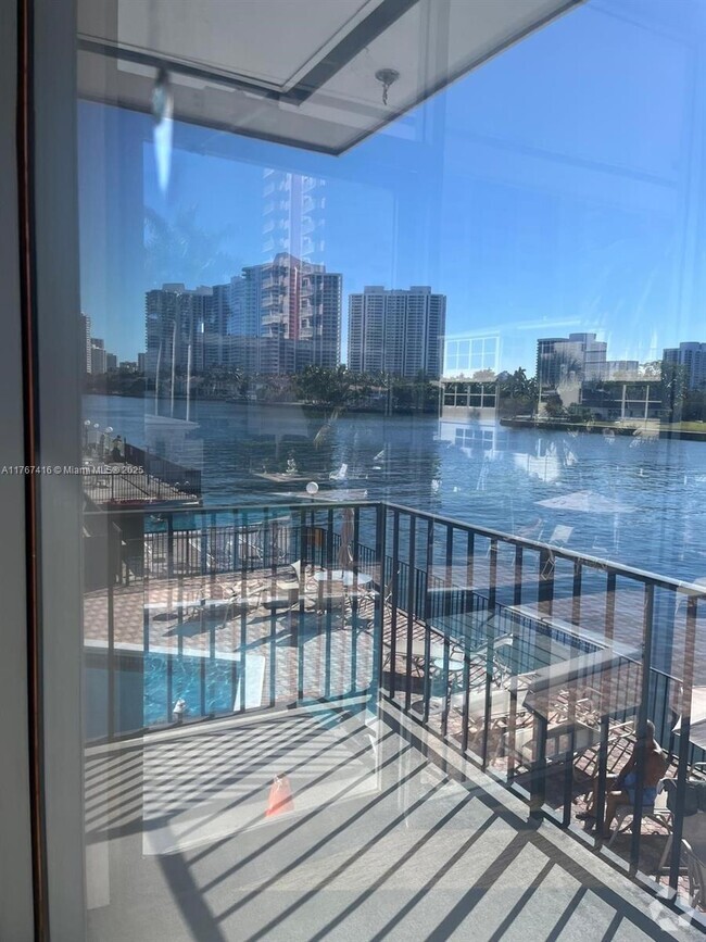 Building Photo - 3113 S Ocean Dr Rental