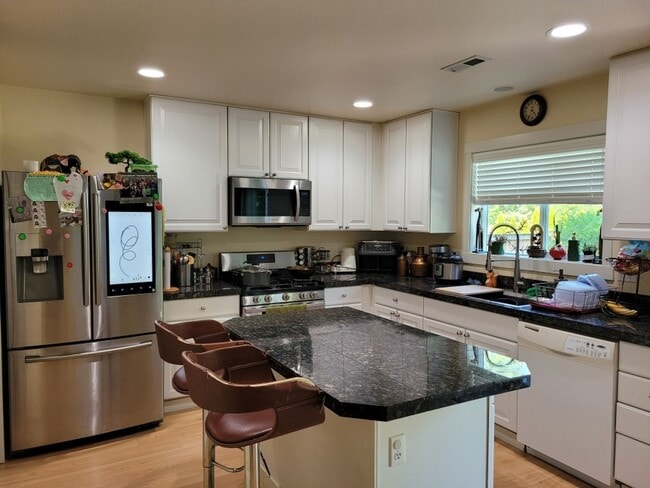 Photo - Snoqualmie home for rent - 3 bed, 2.5 bath, spacious loft.