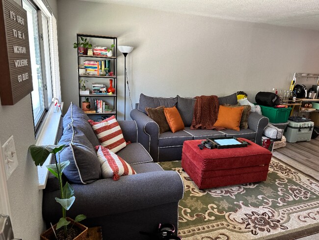 Photo - Available December! Cosy duplex in Potter ...