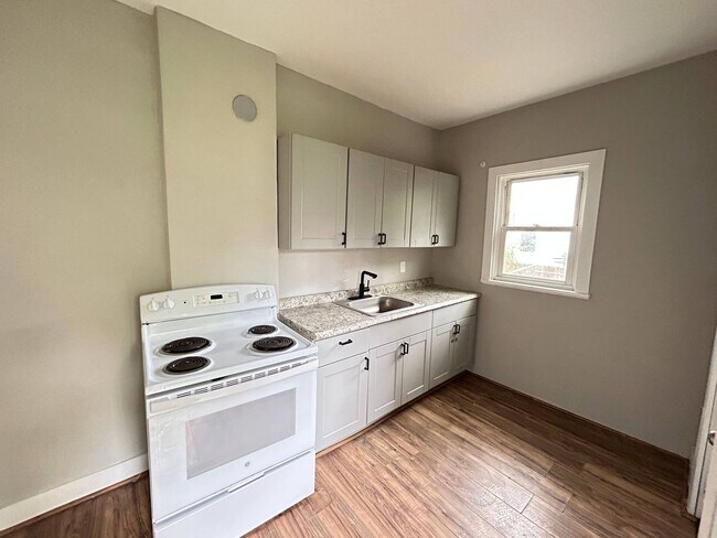 Photo - 1023-1025 Clover St Unit 1025