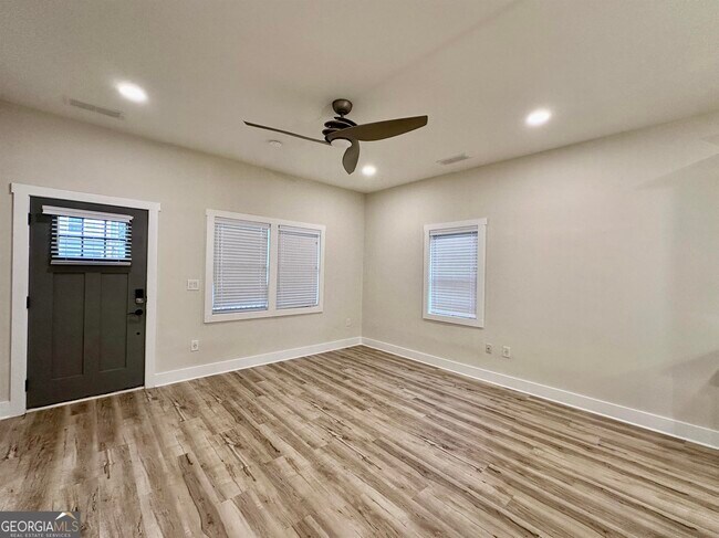 Photo - 942 Parsons St SW