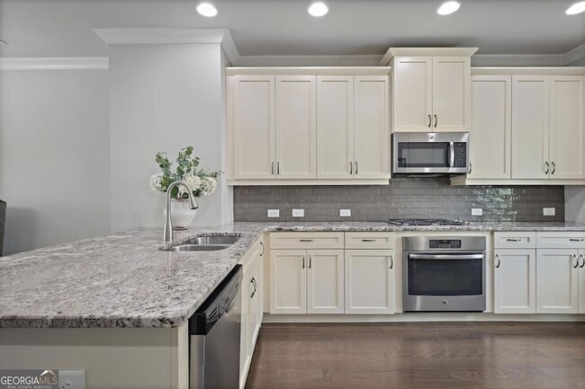 Photo - 1097 Township Square