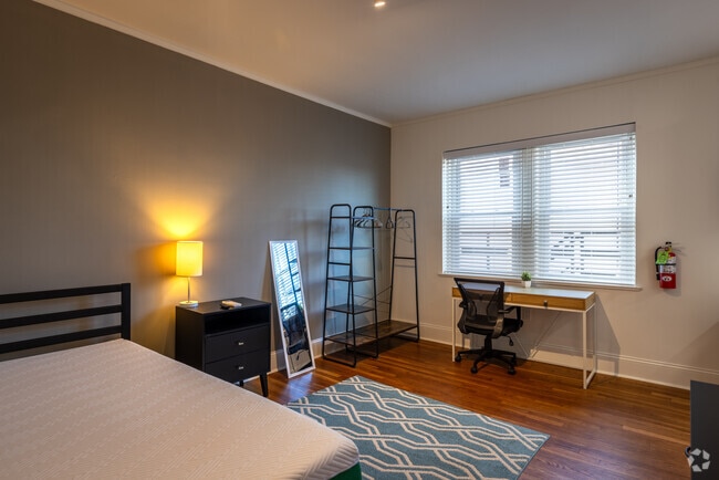 Studio, 1BA - 300SF