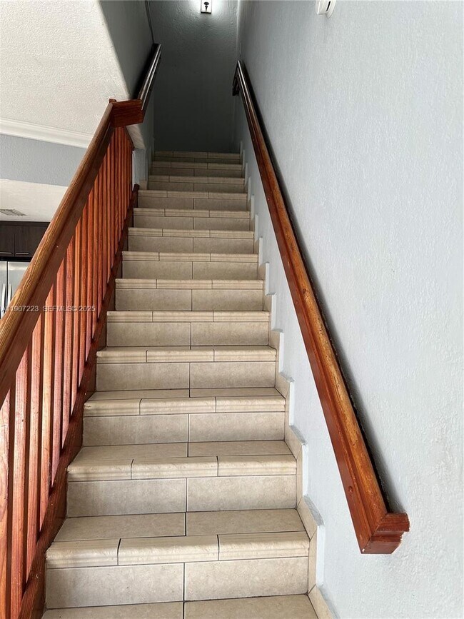 Photo - 1300 W 53rd St Unit 28