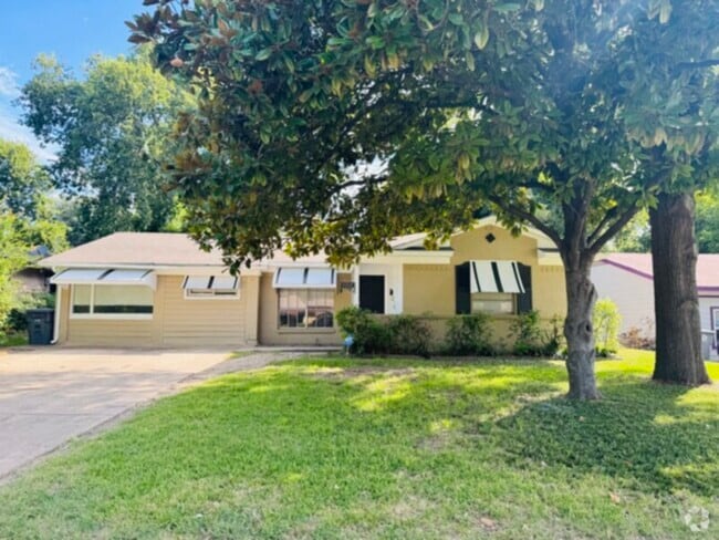 Building Photo - ****2 BEDROOM IN DALLAS WITH LARGE GARAGE ... Rental