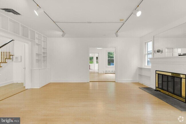 Building Photo - 3717 Legation St NW Rental