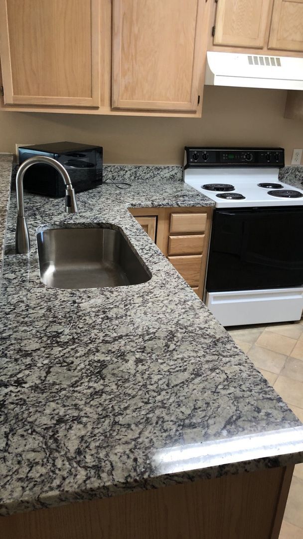 Photo - REDUCED!  River Oaks 28E - SPECIAL - 2nd month 1/2 half off rent Unidad 28-E