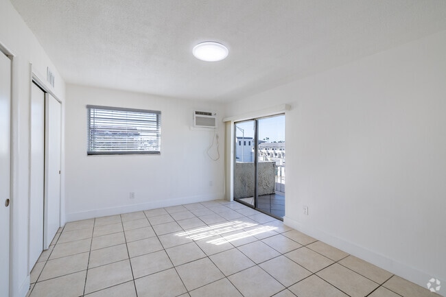 1BR, 1BA - 450SF - Bedroom