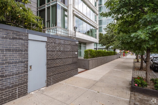 Photo - 167 Perry St