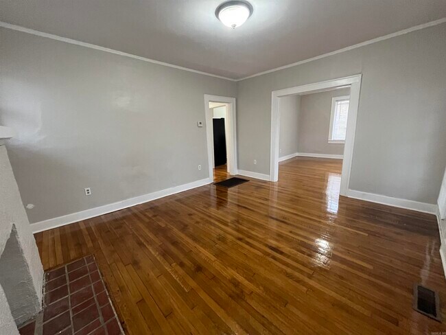 Photo - 218 S Valentine St
