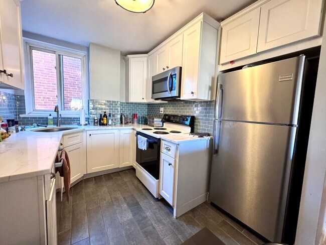 Photo - 2 BED WITH RENOVATED KITCHEN RIGHT BY B.C.