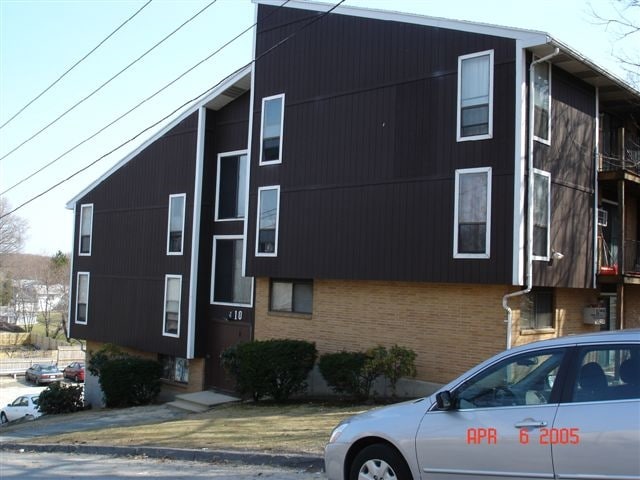 Primary Photo - 10 Revere St Apartments