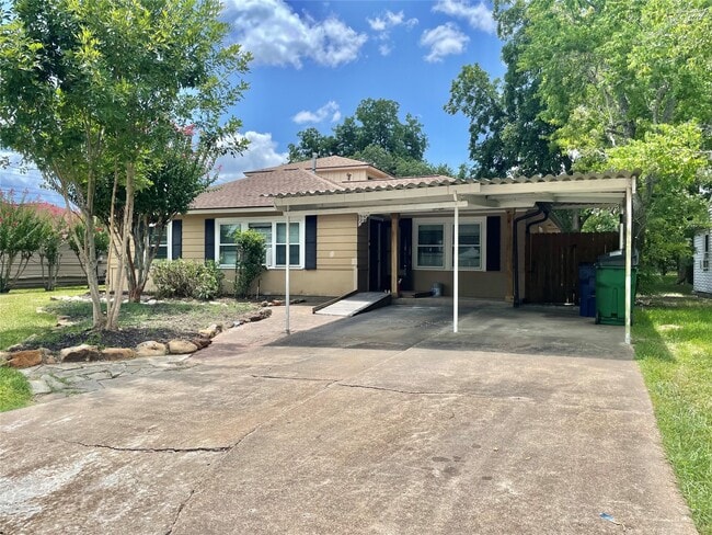 Photo - 1112 Southampton Dr