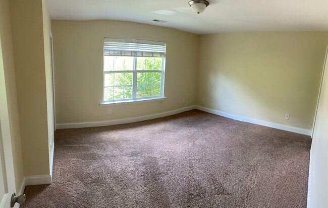 Photo - 1700 New Castle Dr NE