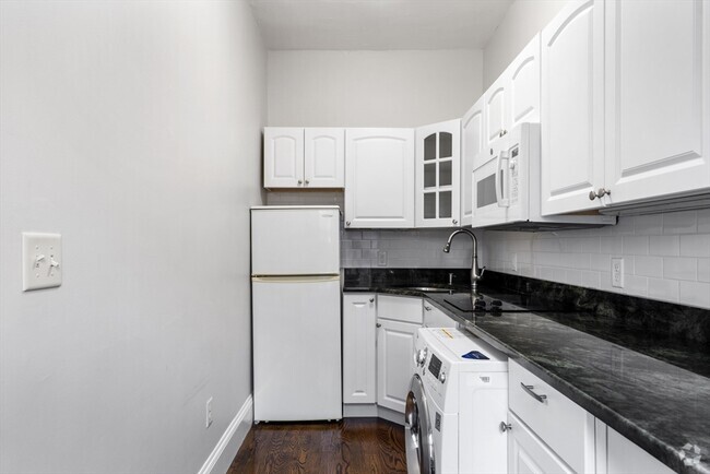 Building Photo - 232 Newbury St Unit 32 Rental