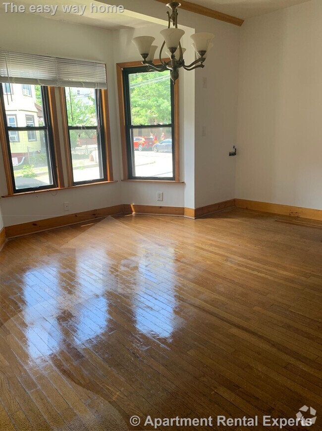 Building Photo - Davis Sq 4 BR, 2 Baths - Parking - Single ... Rental