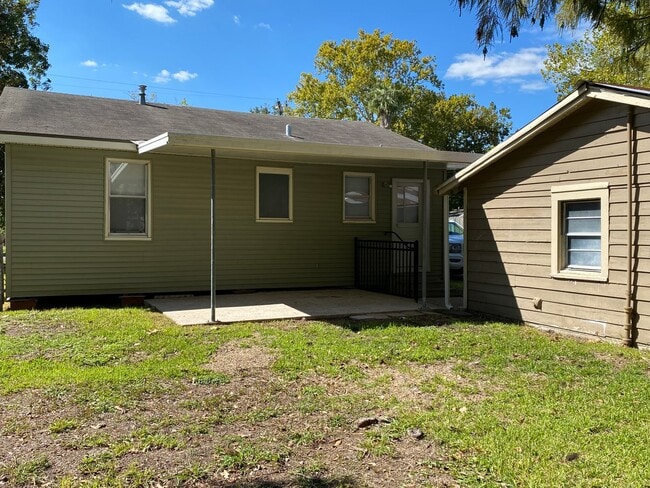 Photo - 115 Woodrow St