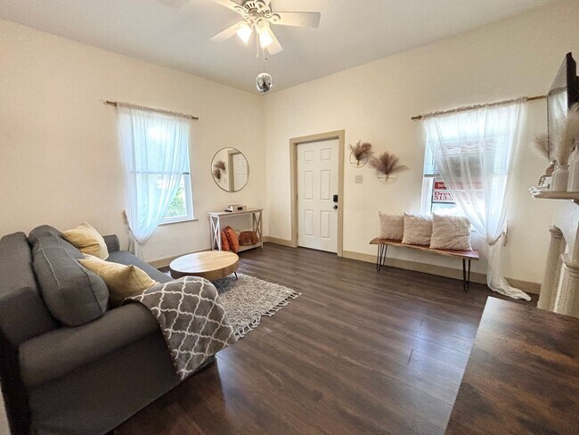 1006 Eliza St