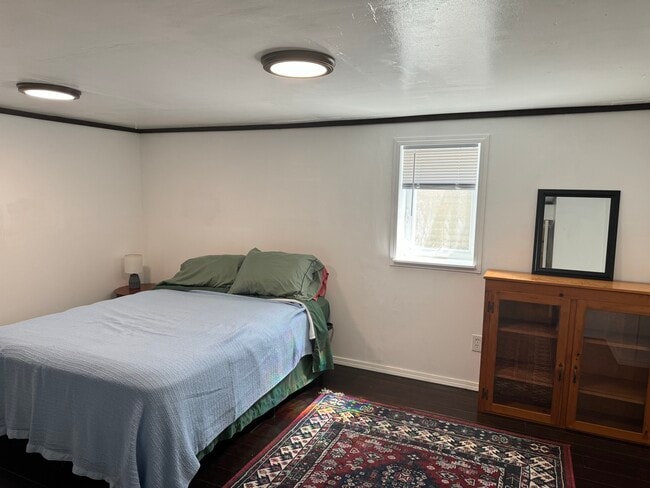 bedroom - 1606 NE Edge Park Dr Unit Basement Apartment